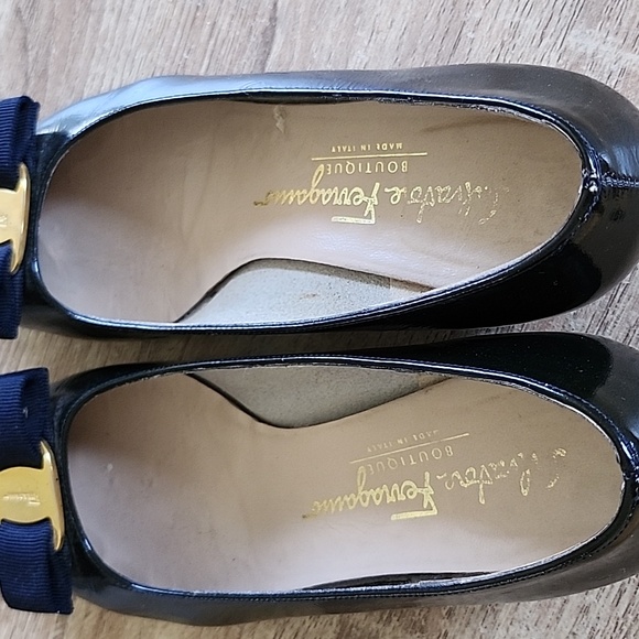 Classic Ferragamo luxury heels - Picture 4 of 5